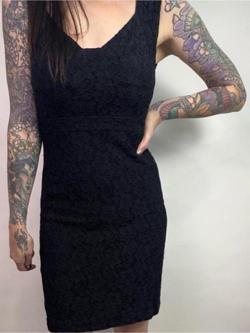 Little black LACE dress | Diane Von Furstenberg size 10 | date night | stretch |